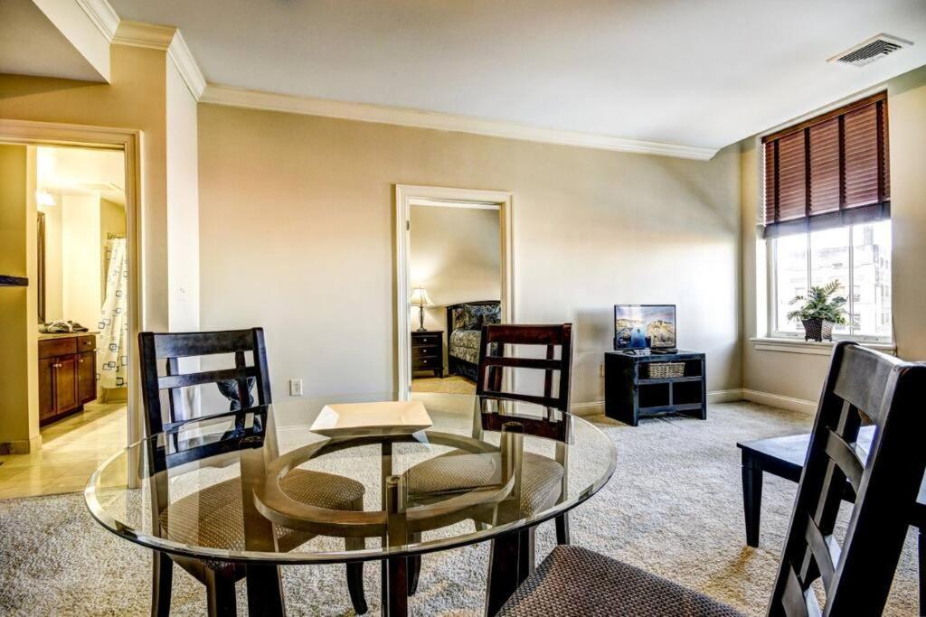 Chase Penthouse At 39 West Baltimore Inner Harbor Convention Center Free Indoor Parking One And Two Bedrooms Eksteriør billede